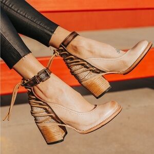 Freebird Raeanne Taupe Mule
Boot Size 7